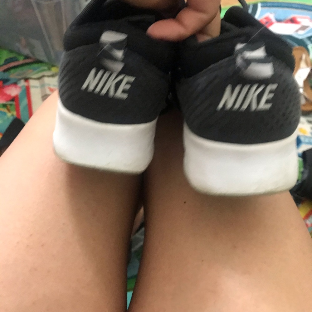 Nike - Picture 2 of 3